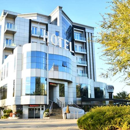 Hotel Zeneva Lux Kragujevac Extérieur photo