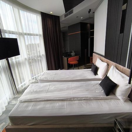 Hotel Zeneva Lux Kragujevac Extérieur photo