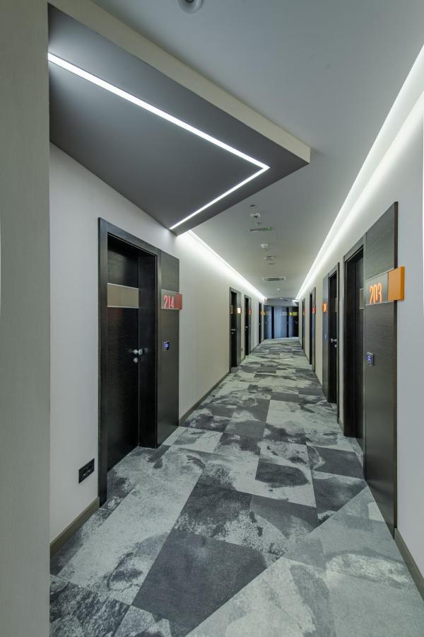 Hotel Zeneva Lux Kragujevac Extérieur photo