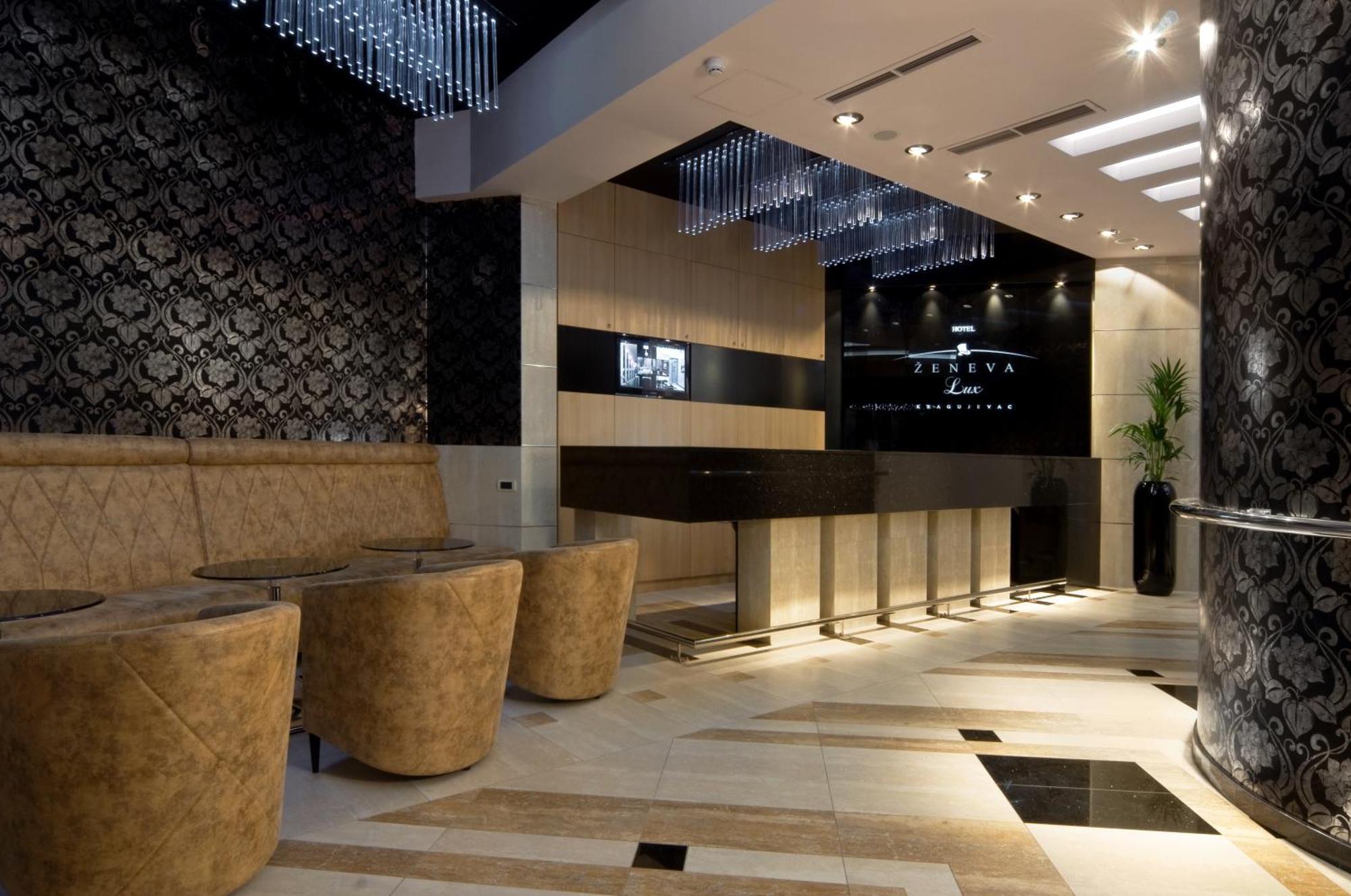 Hotel Zeneva Lux Kragujevac Extérieur photo
