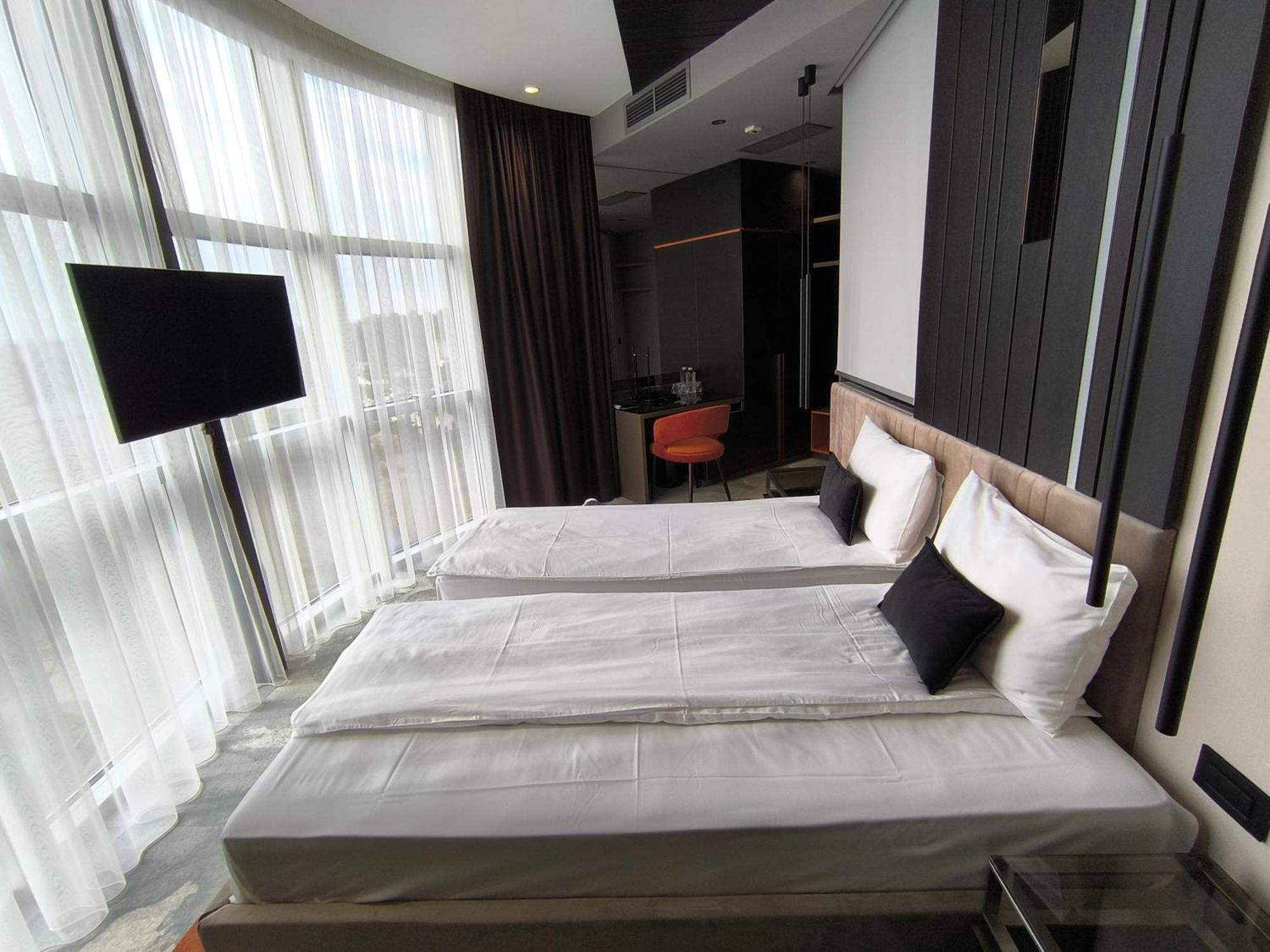 Hotel Zeneva Lux Kragujevac Extérieur photo