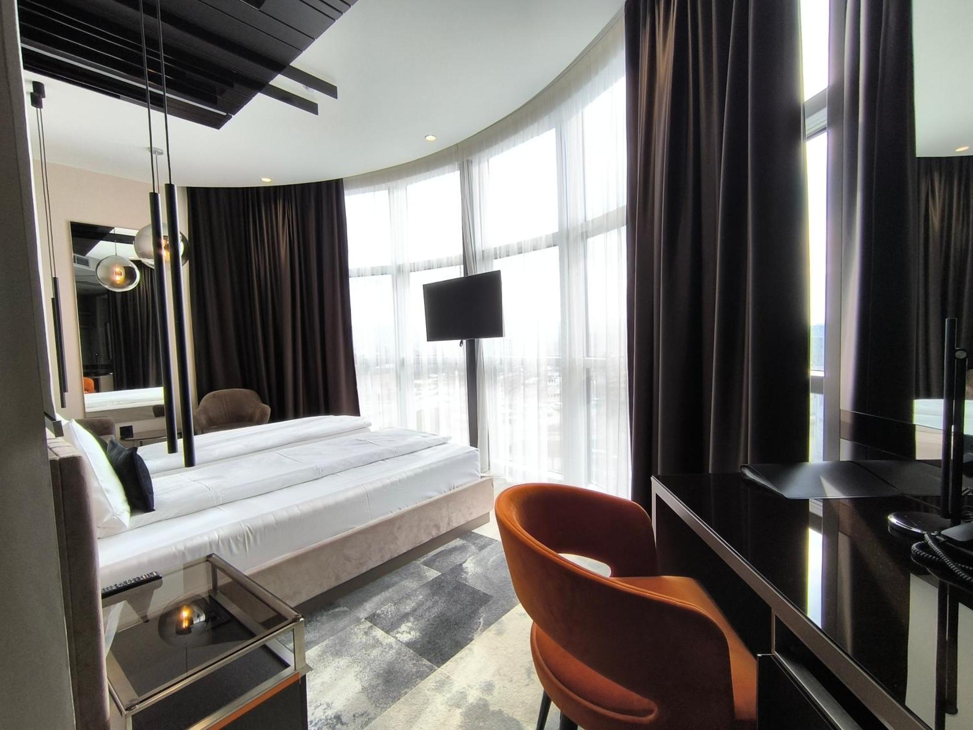 Hotel Zeneva Lux Kragujevac Extérieur photo