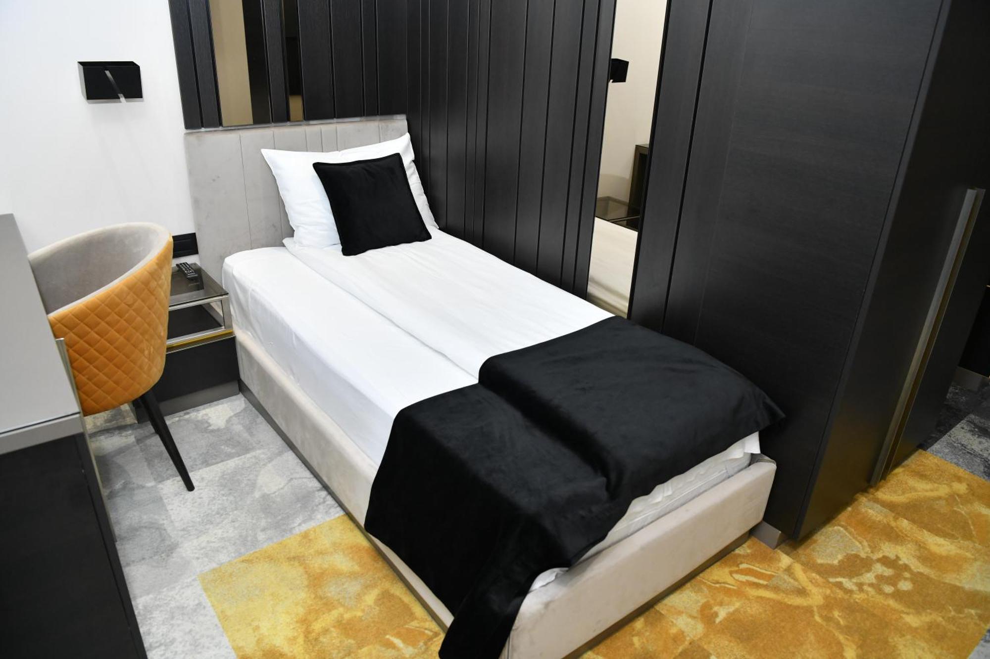 Hotel Zeneva Lux Kragujevac Extérieur photo