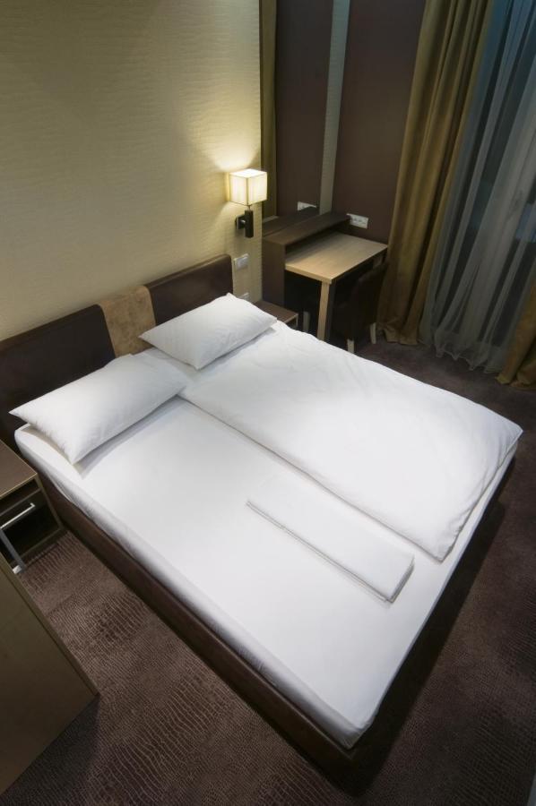 Hotel Zeneva Lux Kragujevac Extérieur photo